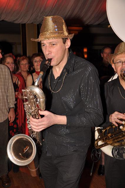 min 2011 03 08 mardi brass band 286
